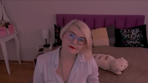 Snapshot of sabrinamacmarren chatting on 02/04/25, 07:51 Sabrina MacMarren online show from 02/04/25, 07:51