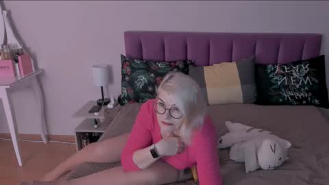 Snapshot of sabrinamacmarren chatting on 02/04/25, 03:36 Sabrina MacMarren online show from 02/04/25, 03:36