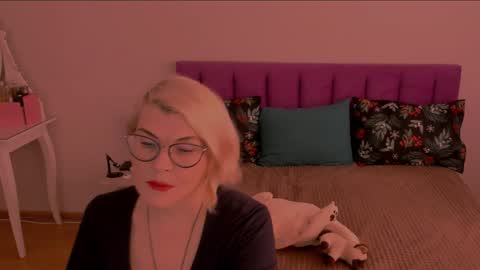 Snapshot of sabrinamacmarren chatting on 02/05/25, 08:32 Sabrina MacMarren online show from 02/05/25, 08:32