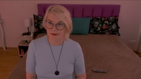 Snapshot of sabrinamacmarren chatting on 02/06/25, 08:18 Sabrina MacMarren online show from 02/06/25, 08:18