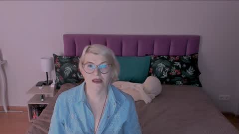 Snapshot of sabrinamacmarren chatting on 02/06/25, 08:23 Sabrina MacMarren online show from 02/06/25, 08:23