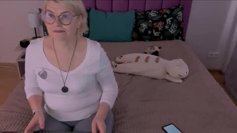 Snapshot of sabrinamacmarren chatting on 02/11/25, 08:37 Sabrina MacMarren online show from 02/11/25, 08:37