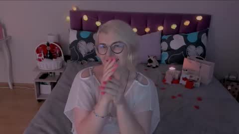 Snapshot of sabrinamacmarren chatting on 02/14/25, 02:33 Sabrina MacMarren online show from 02/14/25, 02:33