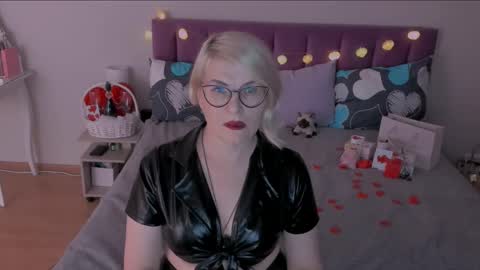 Snapshot of sabrinamacmarren chatting on 02/14/25, 06:40 Sabrina MacMarren online show from 02/14/25, 06:40