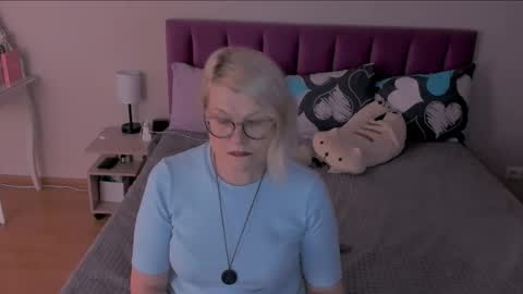 Snapshot of sabrinamacmarren chatting on 02/15/25, 06:55 Sabrina MacMarren online show from 02/15/25, 06:55