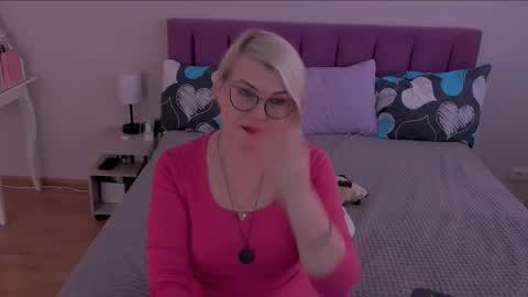 Snapshot of sabrinamacmarren chatting on 02/16/25, 08:54 Sabrina MacMarren online show from 02/16/25, 08:54