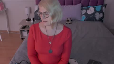 Snapshot of sabrinamacmarren chatting on 02/16/25, 04:21 Sabrina MacMarren online show from 02/16/25, 04:21