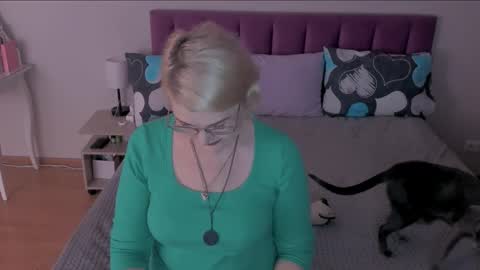 Snapshot of sabrinamacmarren chatting on 02/18/25, 05:20 Sabrina MacMarren online show from 02/18/25, 05:20