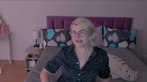 Snapshot of sabrinamacmarren chatting on 02/20/25, 04:25 Sabrina MacMarren online show from 02/20/25, 04:25