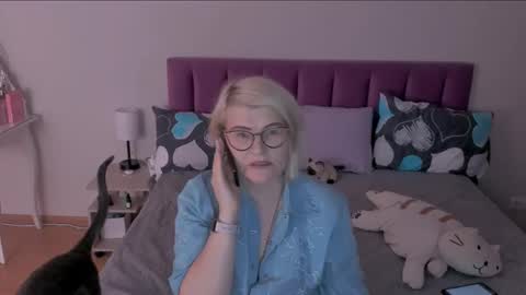 Snapshot of sabrinamacmarren chatting on 02/21/25, 06:48 Sabrina MacMarren online show from 02/21/25, 06:48