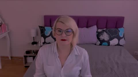 Snapshot of sabrinamacmarren chatting on 02/22/25, 08:50 Sabrina MacMarren online show from 02/22/25, 08:50