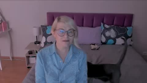 Snapshot of sabrinamacmarren chatting on 02/23/25, 04:02 Sabrina MacMarren online show from 02/23/25, 04:02