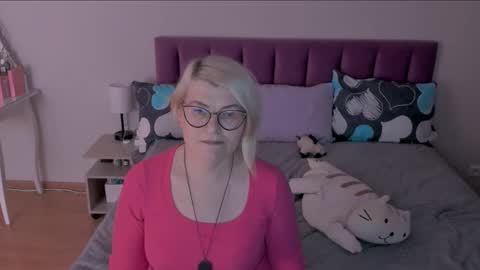 Snapshot of sabrinamacmarren chatting on 02/23/25, 07:07 Sabrina MacMarren online show from 02/23/25, 07:07