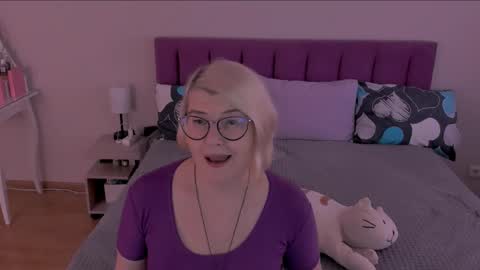 Snapshot of sabrinamacmarren chatting on 02/24/25, 10:04 Sabrina MacMarren online show from 02/24/25, 10:04