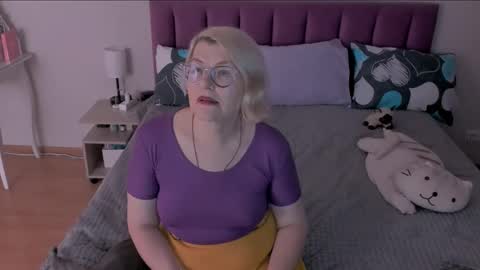 Snapshot of sabrinamacmarren chatting on 02/24/25, 09:41 Sabrina MacMarren online show from 02/24/25, 09:41