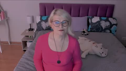 Snapshot of sabrinamacmarren chatting on 02/25/25, 05:15 Sabrina MacMarren online show from 02/25/25, 05:15