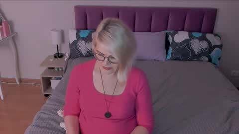 Snapshot of sabrinamacmarren chatting on 02/25/25, 08:19 Sabrina MacMarren online show from 02/25/25, 08:19