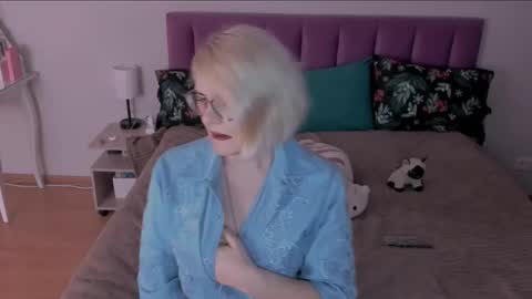 Snapshot of sabrinamacmarren chatting on 02/27/25, 04:32 Sabrina MacMarren online show from 02/27/25, 04:32