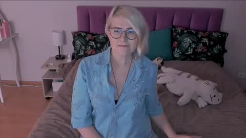 Snapshot of sabrinamacmarren chatting on 02/27/25, 07:37 Sabrina MacMarren online show from 02/27/25, 07:37