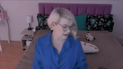 Snapshot of sabrinamacmarren chatting on 03/02/25, 01:16 Sabrina MacMarren online show from 03/02/25, 01:16