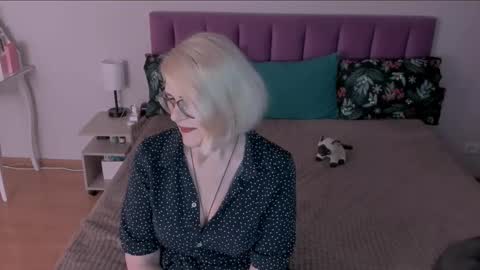 Snapshot of sabrinamacmarren chatting on 03/02/25, 07:23 Sabrina MacMarren online show from 03/02/25, 07:23