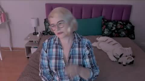 Snapshot of sabrinamacmarren chatting on 03/03/25, 04:24 Sabrina MacMarren online show from 03/03/25, 04:24