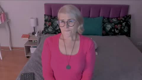 Snapshot of sabrinamacmarren chatting on 03/06/25, 08:59 Sabrina MacMarren online show from 03/06/25, 08:59