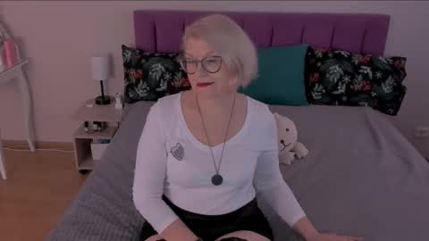 Snapshot of sabrinamacmarren chatting on 03/08/25, 05:38 Sabrina MacMarren online show from 03/08/25, 05:38