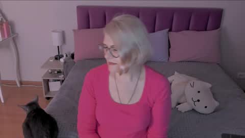 Snapshot of sabrinamacmarren chatting on 03/09/25, 07:15 Sabrina MacMarren online show from 03/09/25, 07:15