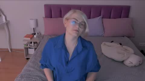 Snapshot of sabrinamacmarren chatting on 03/11/25, 07:58 Sabrina MacMarren online show from 03/11/25, 07:58