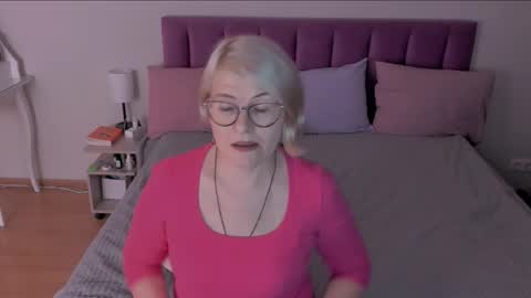 Snapshot of sabrinamacmarren chatting on 03/12/25, 06:44 Sabrina MacMarren online show from 03/12/25, 06:44