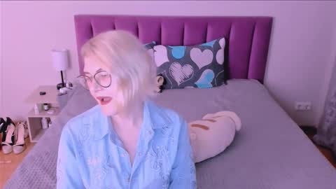 Snapshot of sabrinamacmarren chatting on 09/08/25, 05:56 Sabrina MacMarren online show from 09/08/25, 05:56