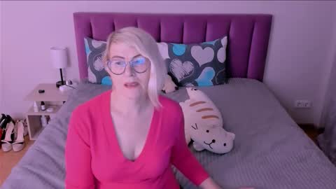 Snapshot of sabrinamacmarren chatting on 09/09/25, 08:08 Sabrina MacMarren online show from 09/09/25, 08:08