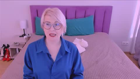 Snapshot of sabrinamacmarren chatting on 09/12/25, 09:31 Sabrina MacMarren online show from 09/12/25, 09:31