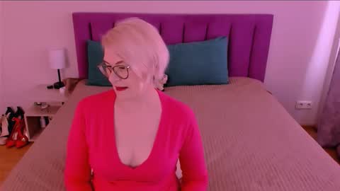 Snapshot of sabrinamacmarren chatting on 09/15/25, 10:48 Sabrina MacMarren online show from 09/15/25, 10:48