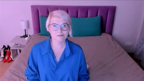 Snapshot of sabrinamacmarren chatting on 09/16/25, 04:52 Sabrina MacMarren online show from 09/16/25, 04:52