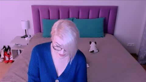 Snapshot of sabrinamacmarren chatting on 09/20/25, 05:58 Sabrina MacMarren online show from 09/20/25, 05:58