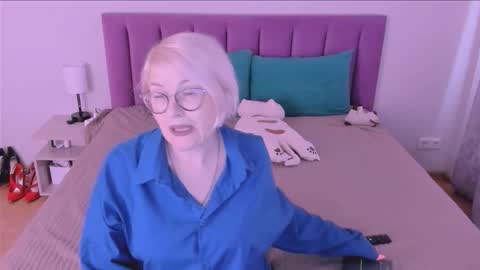 Snapshot of sabrinamacmarren chatting on 09/25/25, 02:54 Sabrina MacMarren online show from 09/25/25, 02:54