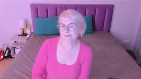 Snapshot of sabrinamacmarren chatting on 09/27/25, 03:50 Sabrina MacMarren online show from 09/27/25, 03:50