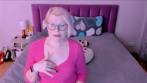 Snapshot of sabrinamacmarren chatting on 10/02/25, 05:09 Sabrina MacMarren online show from 10/02/25, 05:09