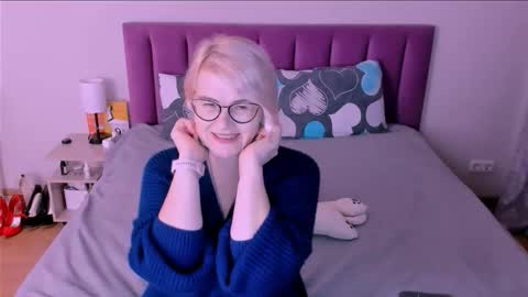 Snapshot of sabrinamacmarren chatting on 10/03/25, 07:00 Sabrina MacMarren online show from 10/03/25, 07:00