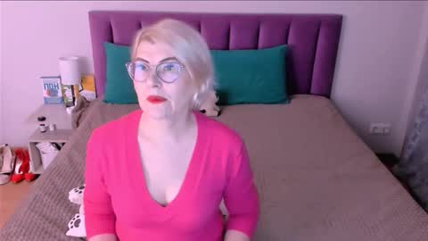 Snapshot of sabrinamacmarren chatting on 11/13/25, 02:38 Sabrina MacMarren online show from 11/13/25, 02:38