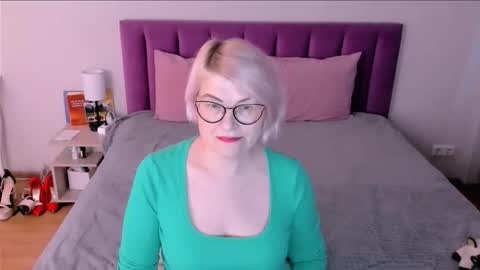 Snapshot of sabrinamacmarren chatting on 12/01/25, 07:24 Sabrina MacMarren online show from 12/01/25, 07:24