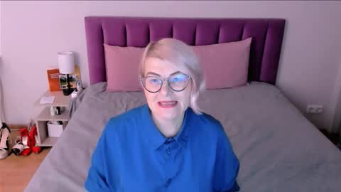 Snapshot of sabrinamacmarren chatting on 12/02/25, 03:18 Sabrina MacMarren online show from 12/02/25, 03:18