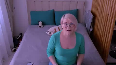 Sabrina MacMarren online show from 03/07/26, 08:22