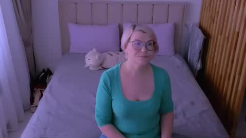 Sabrina MacMarren online show from 03/23/26, 08:07