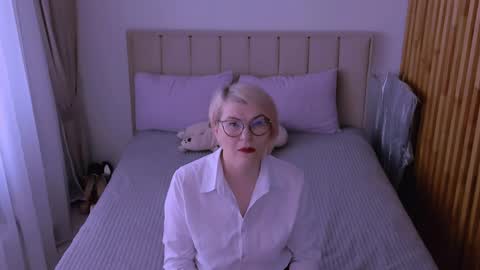 Sabrina MacMarren online show from 03/29/26, 08:14