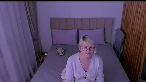 Sabrina MacMarren online show from 03/29/26, 08:20