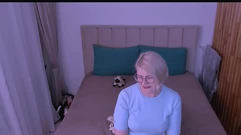 Sabrina MacMarren online show from 04/24/26, 06:21