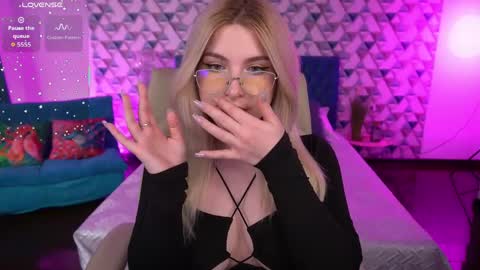 Sabrina online show from 05/15/26, 07:26
